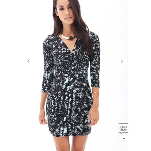 Knot front dotted dress - Picture 5 of 6